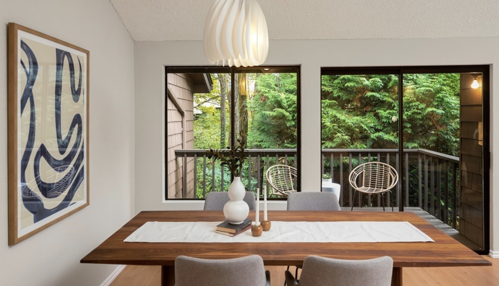 Simple yet elegant modern dining space